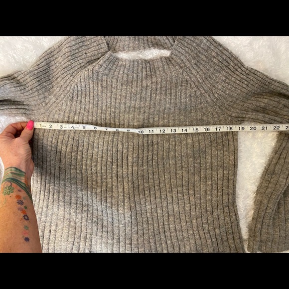 Lauren Conrad Women’s Back Cut Out Sweater Gray - Picture 5 of 7